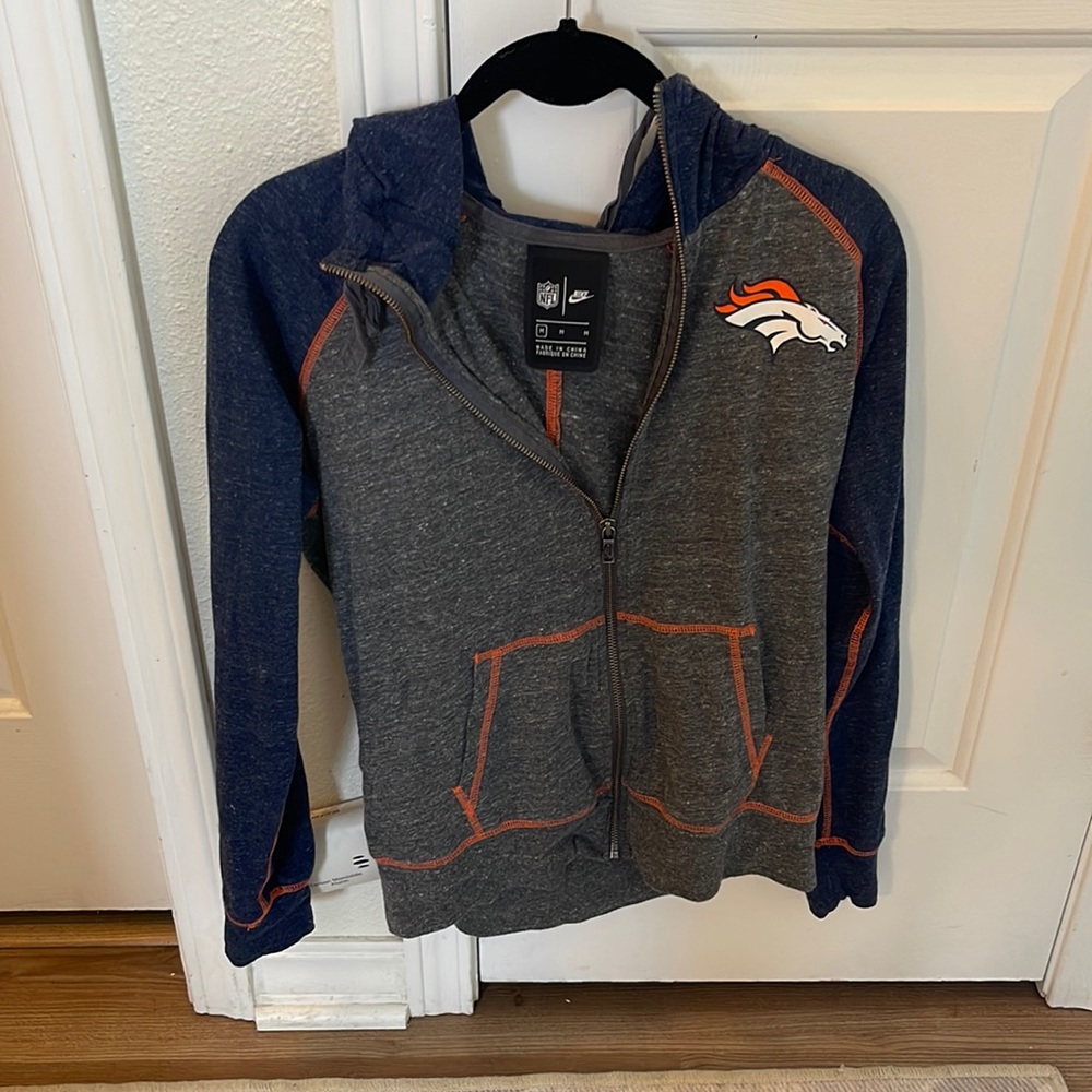 NFL BRONCOS LIGHT HOODIE SIZE MEDIUM